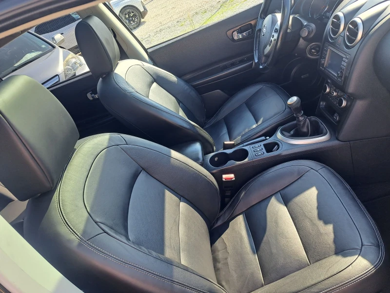 Nissan Qashqai 2.0   Кожен салон, снимка 11 - Автомобили и джипове - 52877138