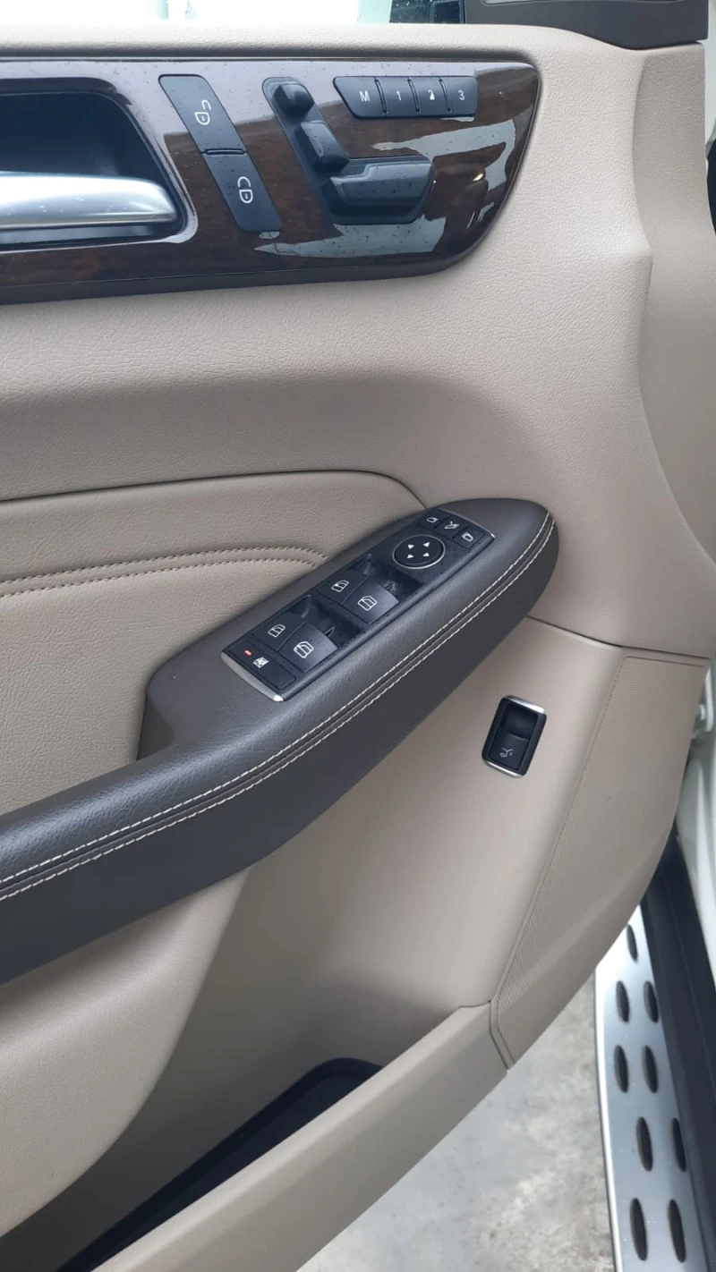 Mercedes-Benz ML 350 4Matic, снимка 12 - Автомобили и джипове - 53121306