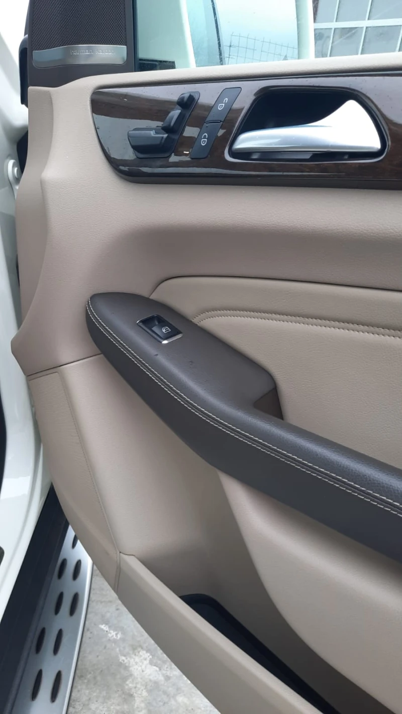 Mercedes-Benz ML 350 4Matic, снимка 16 - Автомобили и джипове - 53121306