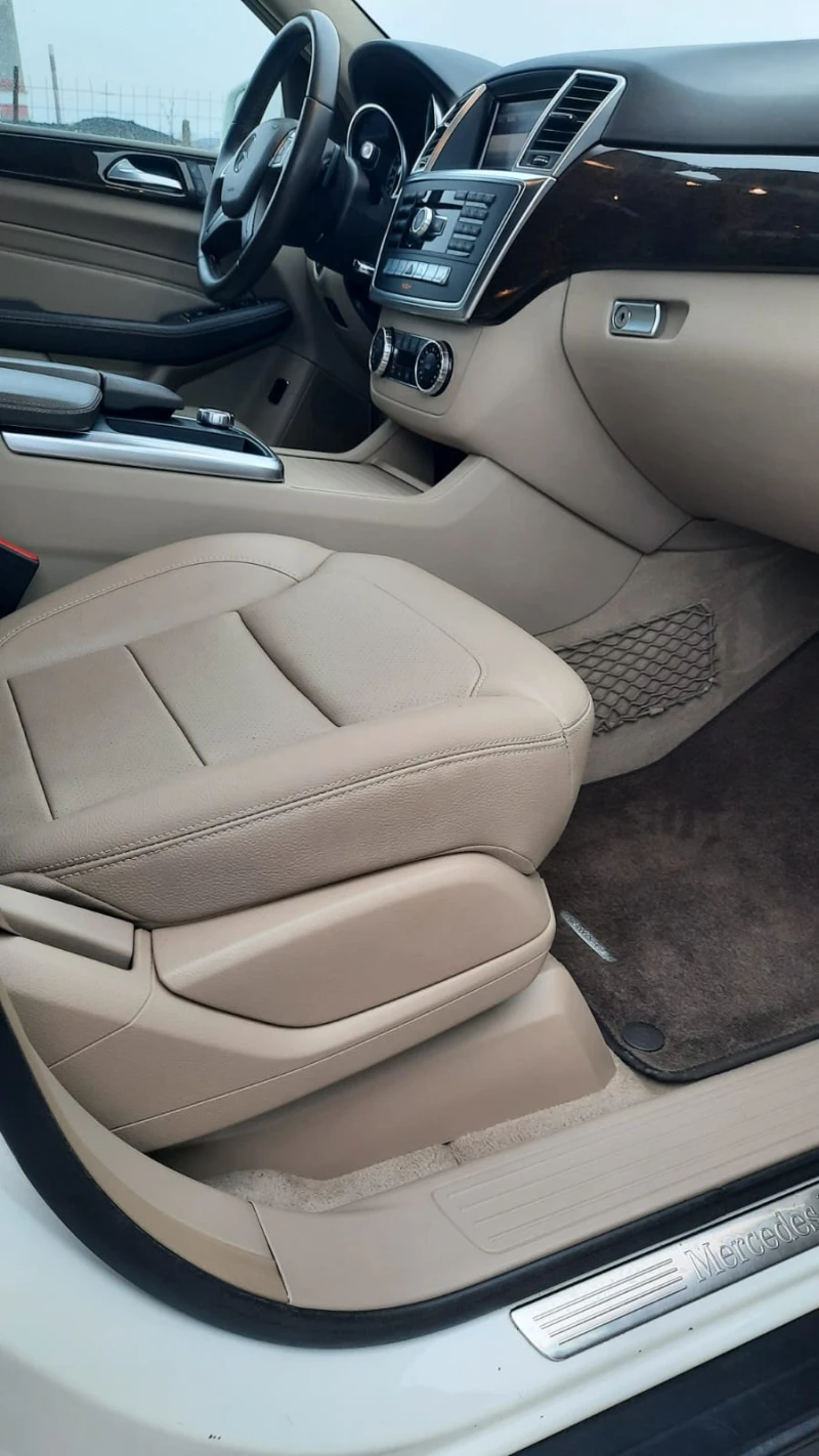 Mercedes-Benz ML 350 4Matic, снимка 14 - Автомобили и джипове - 53121306