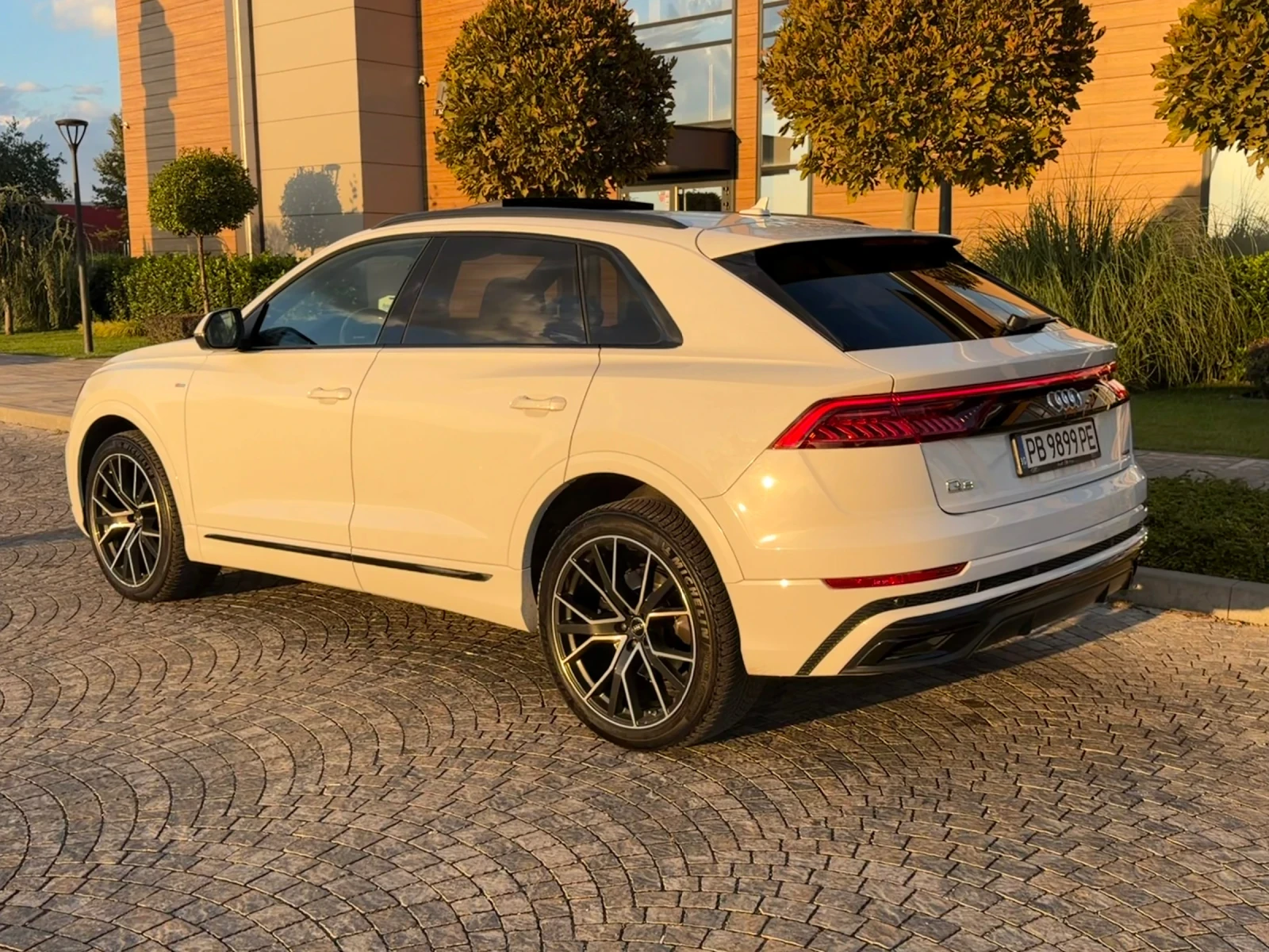 Audi Q8 ПЕРФЕКТНА, снимка 5 - Автомобили и джипове - 52948616