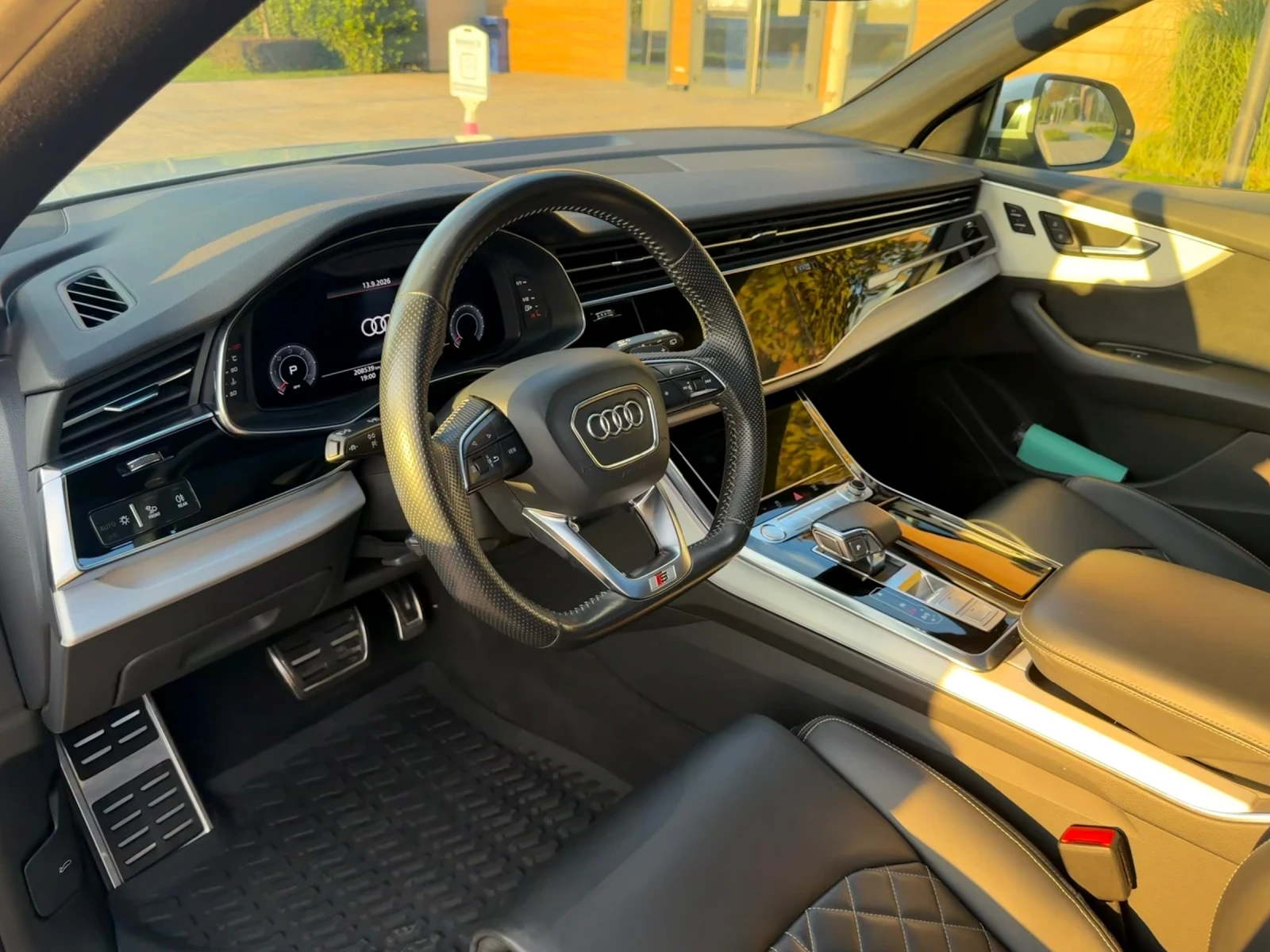 Audi Q8 ПЕРФЕКТНА, снимка 13 - Автомобили и джипове - 52948616