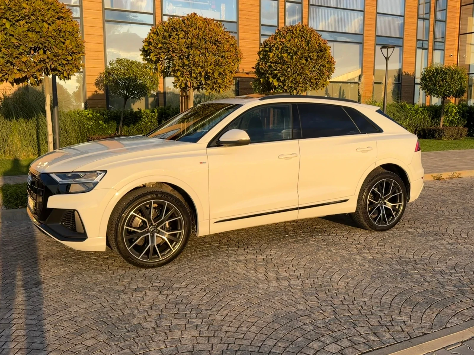 Audi Q8 ПЕРФЕКТНА, снимка 2 - Автомобили и джипове - 52948616