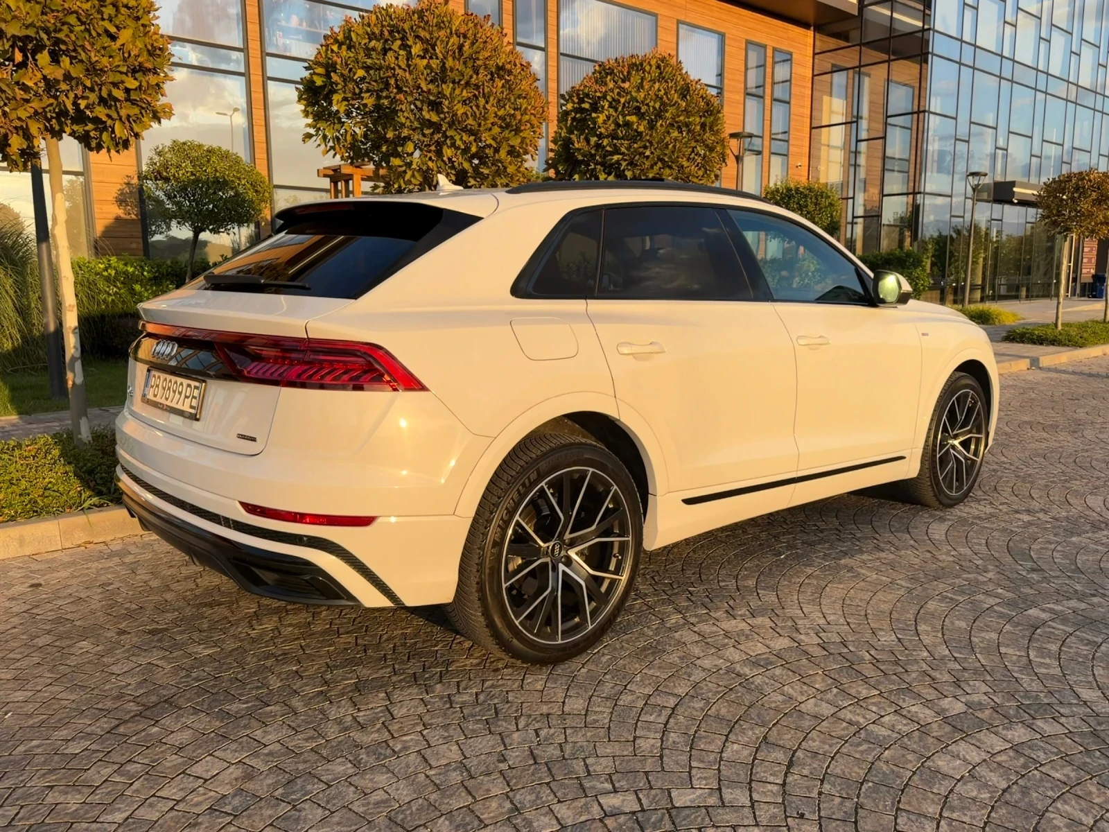 Audi Q8 ПЕРФЕКТНА, снимка 9 - Автомобили и джипове - 52948616