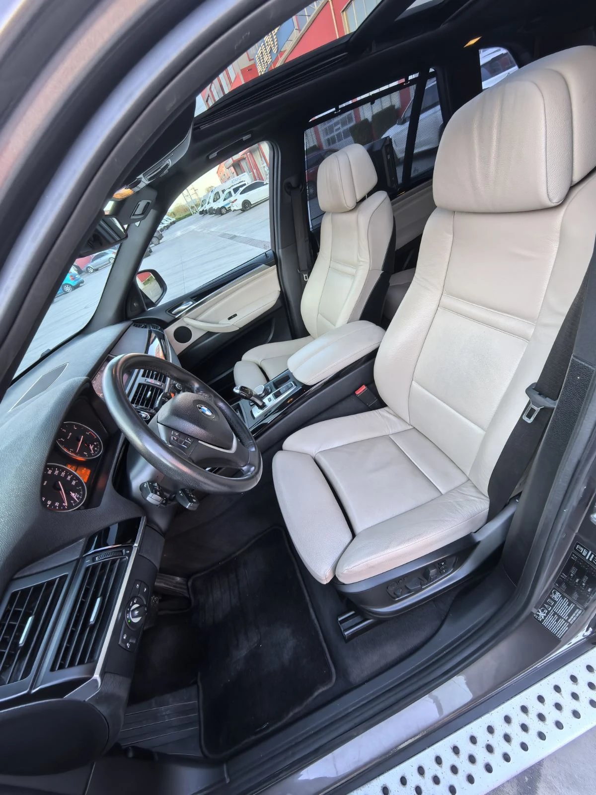 BMW X5 xDrive 40d M-Pack* PANO* TV* COMFORT* SPORT* HUD* , снимка 10 - Автомобили и джипове - 53200797