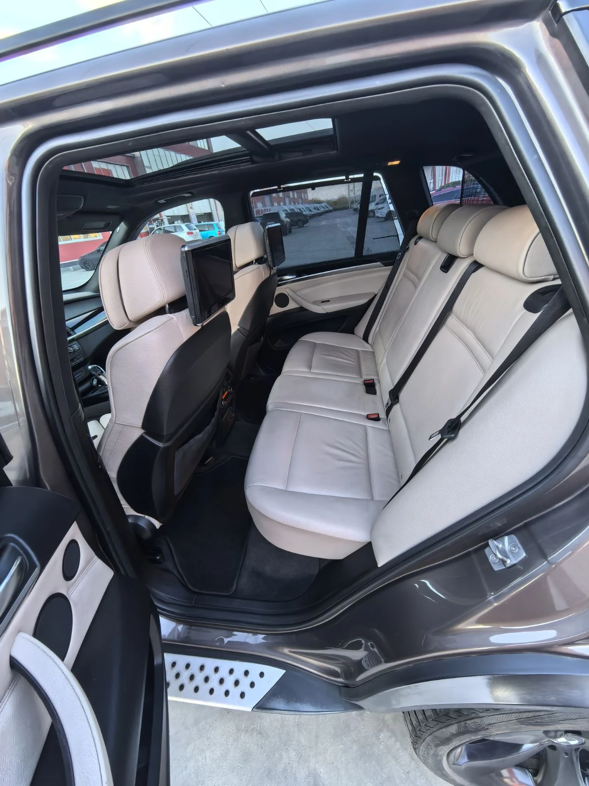 BMW X5 xDrive 40d M-Pack* PANO* TV* COMFORT* SPORT* HUD* , снимка 11 - Автомобили и джипове - 53200797