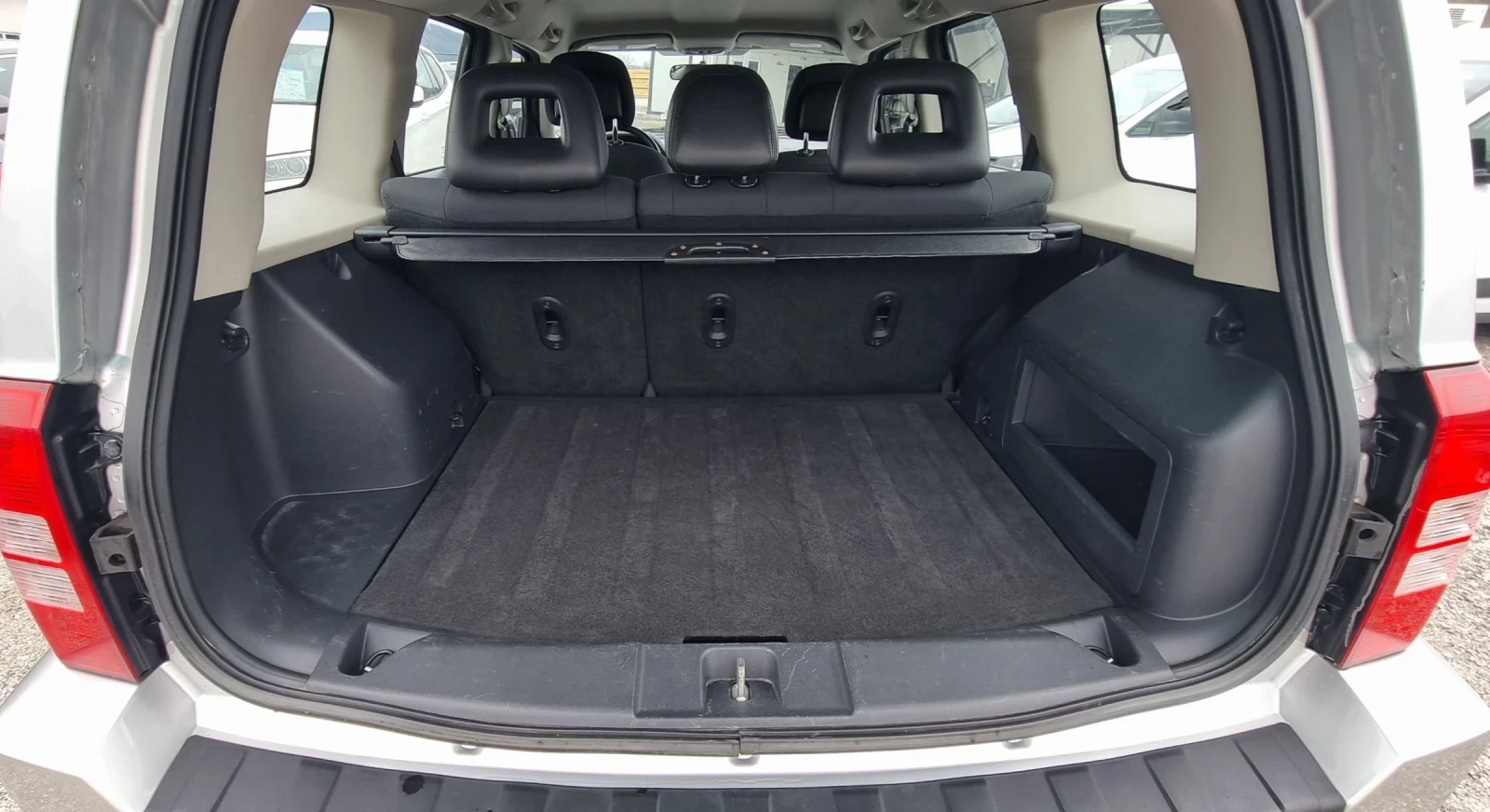 Jeep Patriot 2.2crd 163k.c. 4x4, снимка 14 - Автомобили и джипове - 54164349