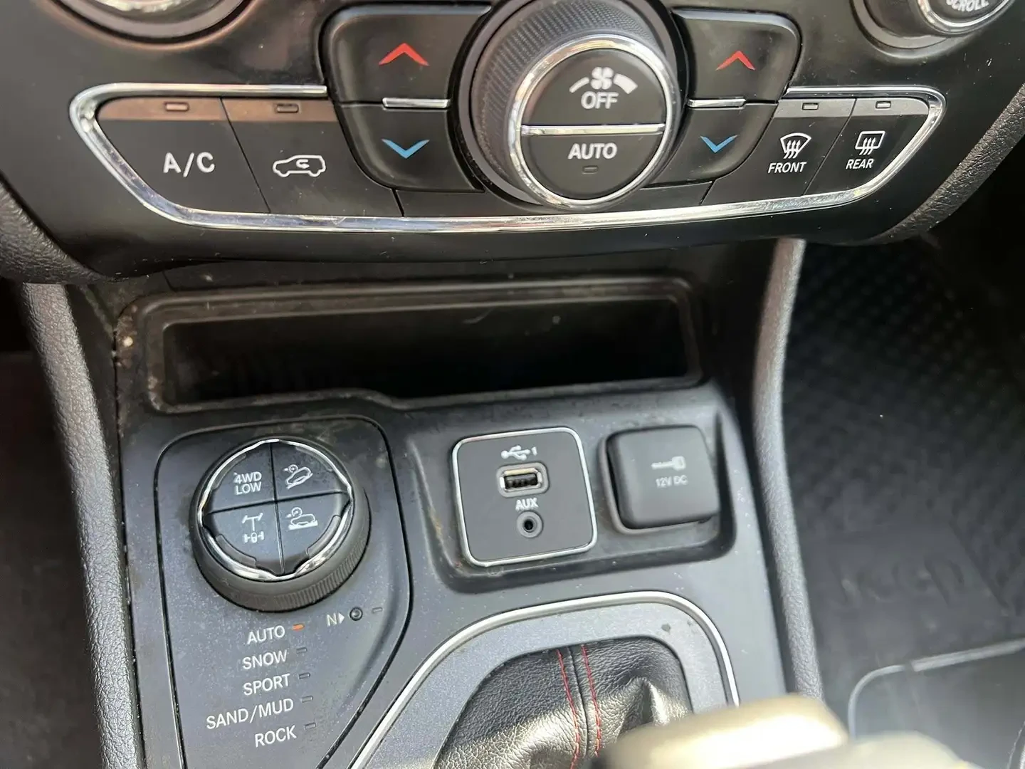 Jeep Cherokee 3.2* AWD* Trailhawk, снимка 12 - Автомобили и джипове - 54957488