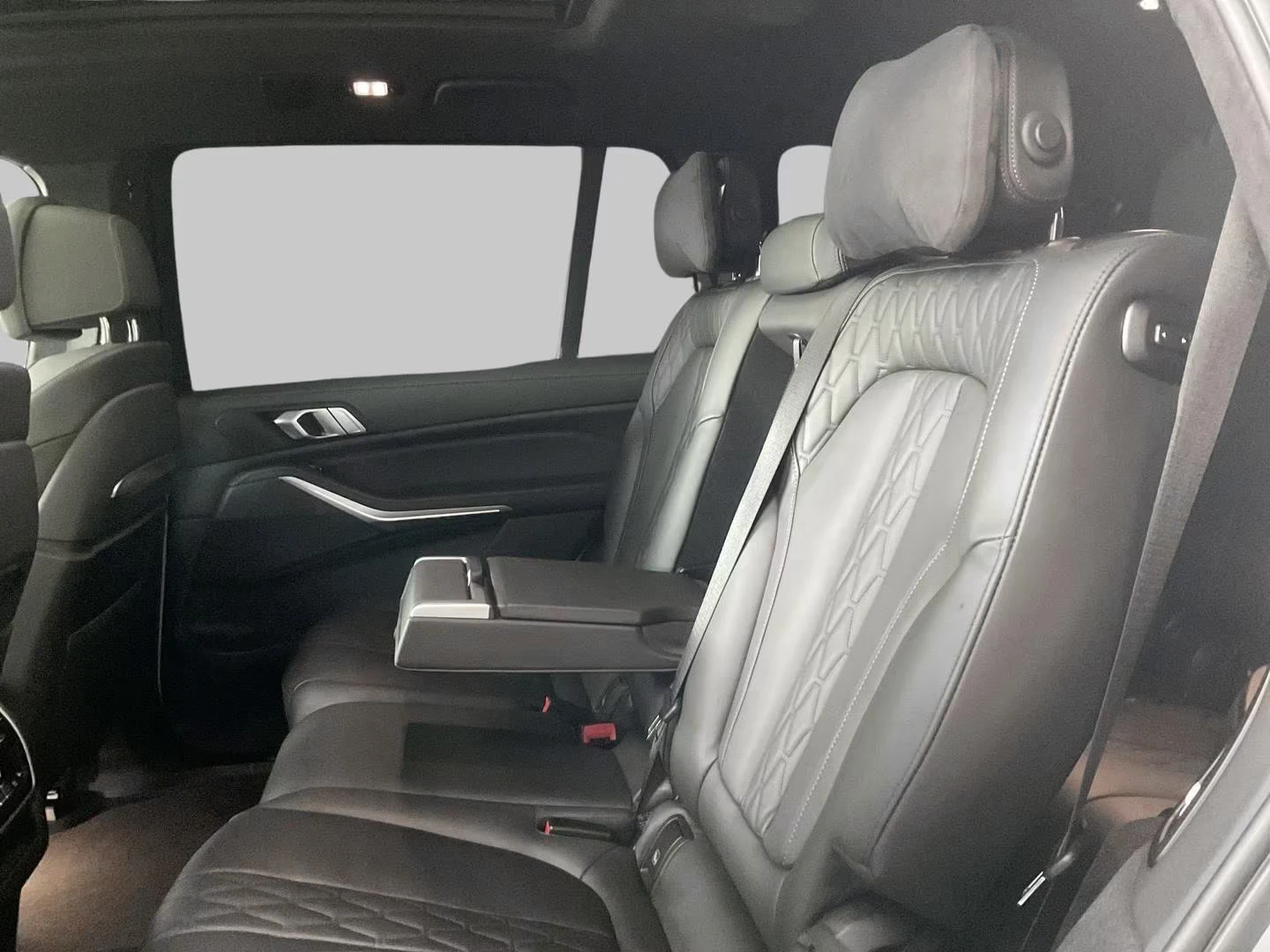 BMW X7 xDrive40d/352HP/7S/M-SPORT/PANO/HUD/360/MEMO/530q, снимка 13 - Автомобили и джипове - 55404350