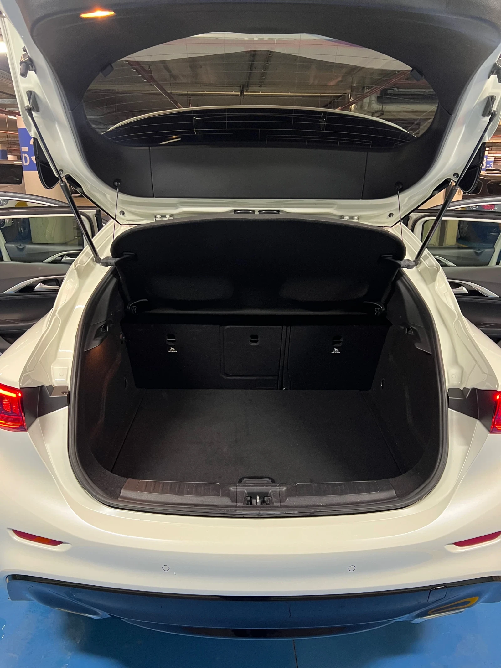 Infiniti Q30, снимка 8 - Автомобили и джипове - 55623475