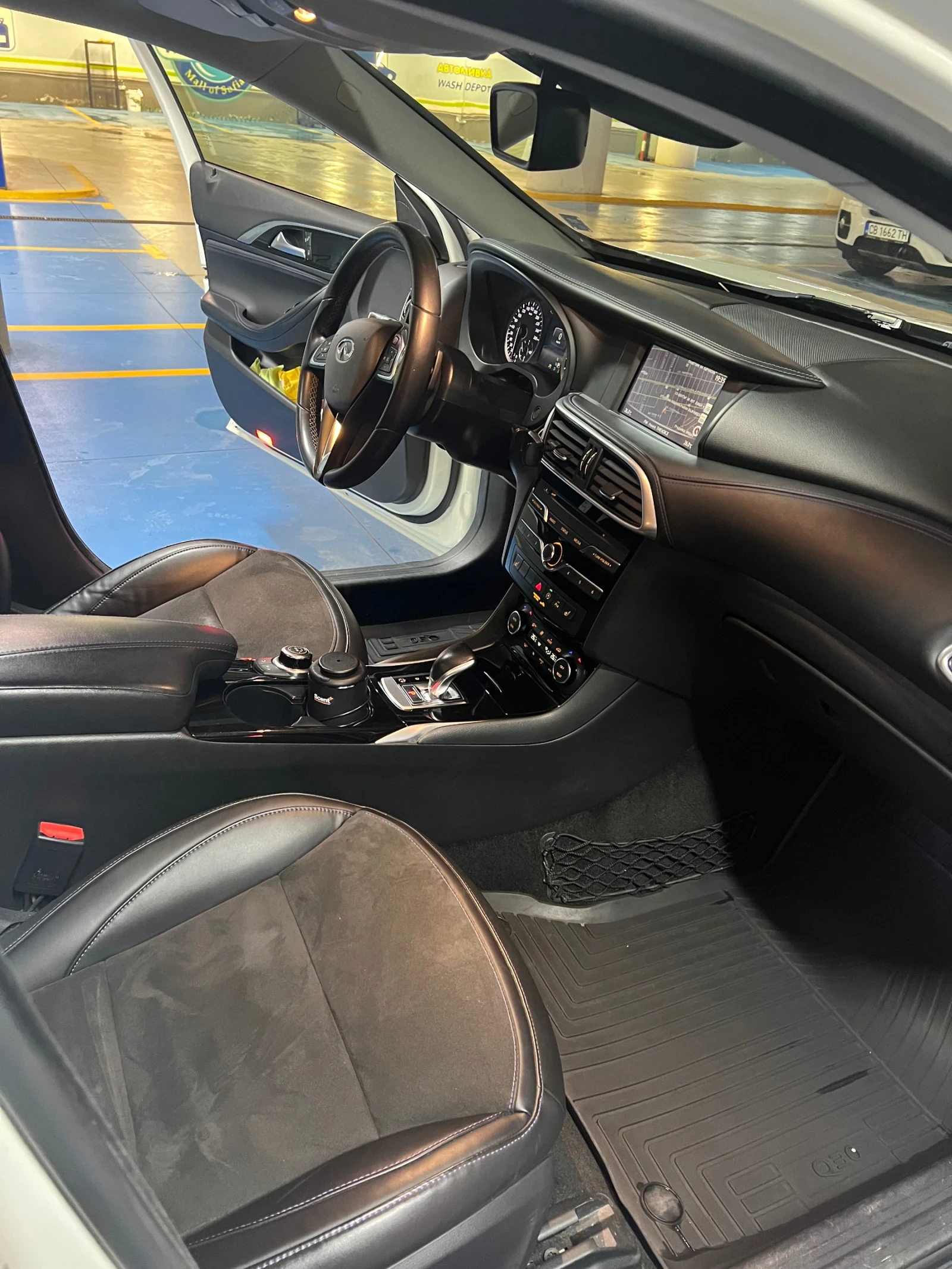 Infiniti Q30, снимка 12 - Автомобили и джипове - 55623475