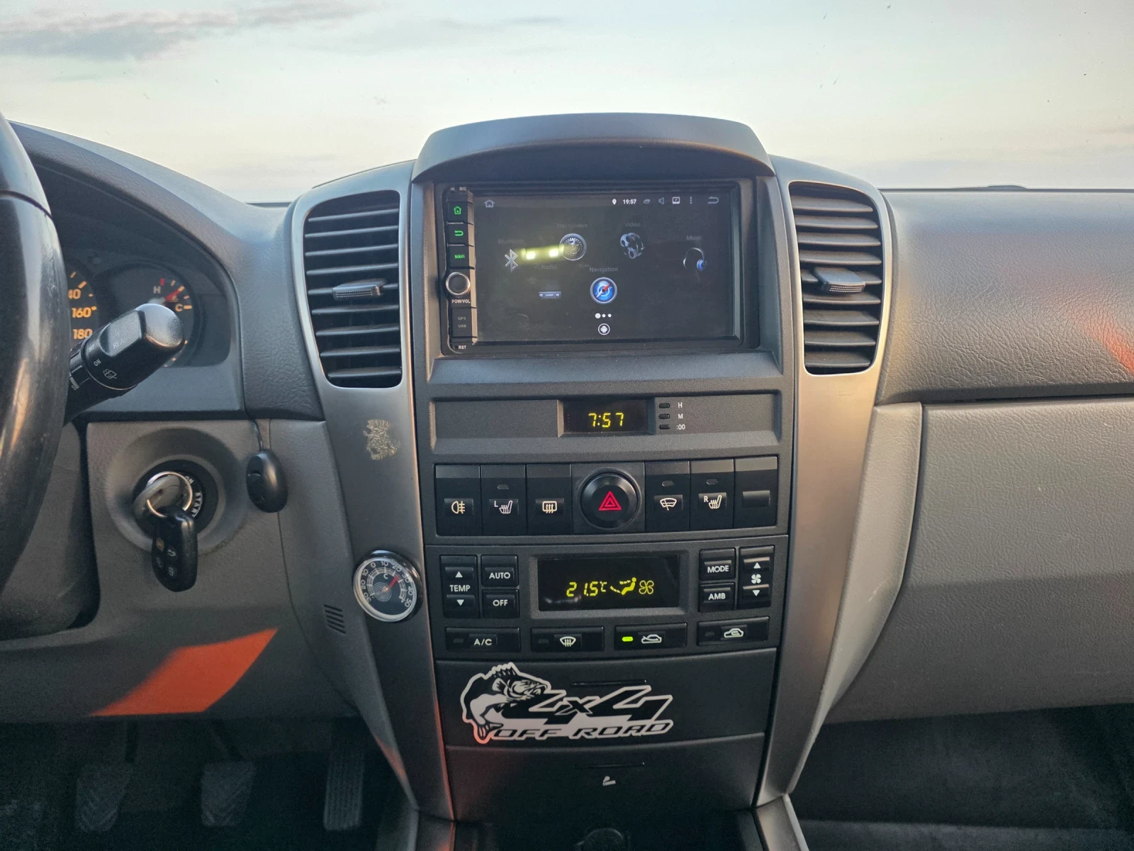 Kia Sorento 2.5, снимка 11 - Автомобили и джипове - 55657790