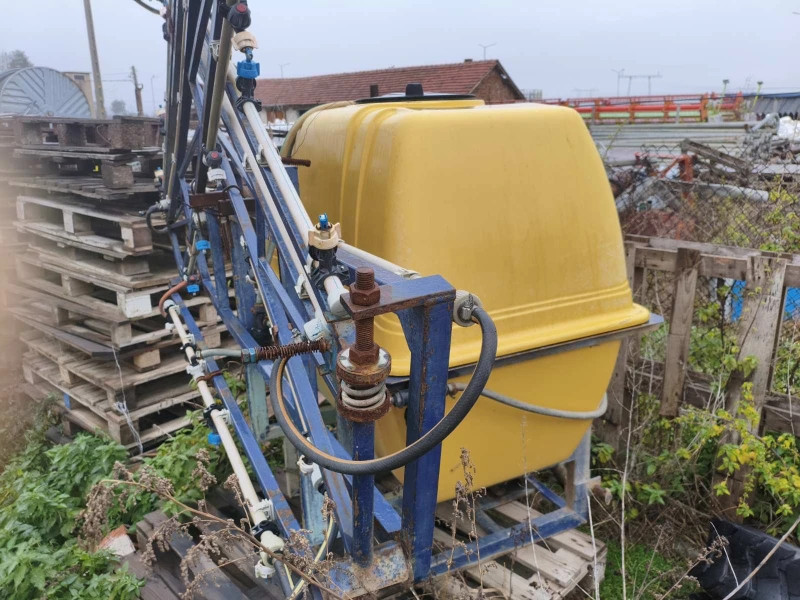 Пръскачка Друга марка 680 л., снимка 4 - Селскостопанска техника - 52573479