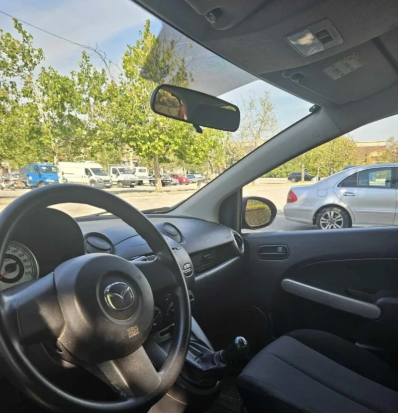 Mazda 2 1.3i, снимка 3 - Автомобили и джипове - 48831707