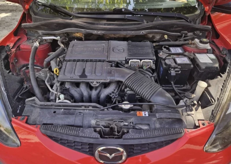 Mazda 2 1.3i, снимка 6 - Автомобили и джипове - 48831707