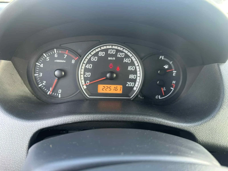 Suzuki Swift 1.3 i, снимка 11 - Автомобили и джипове - 51426660