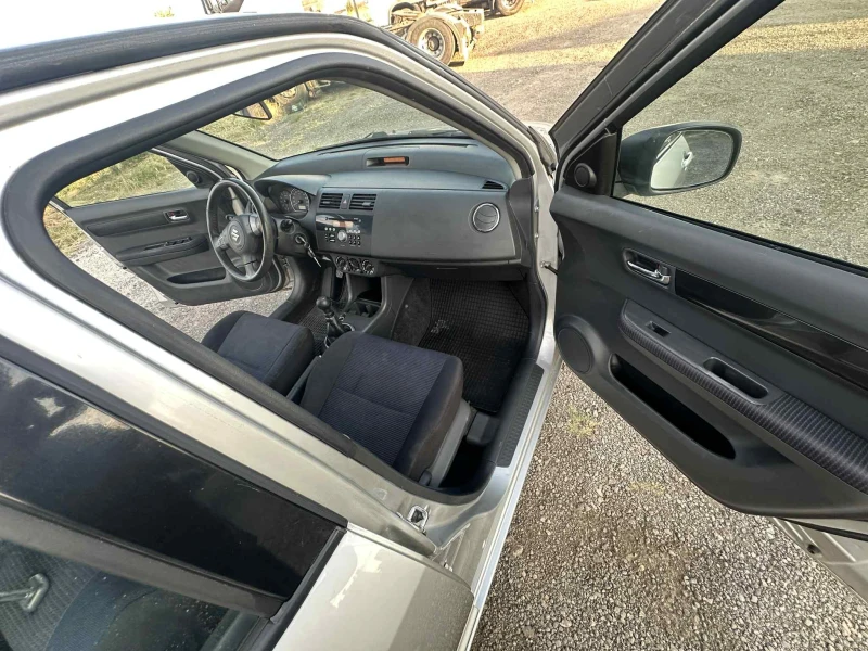 Suzuki Swift 1.3 i, снимка 7 - Автомобили и джипове - 51426660
