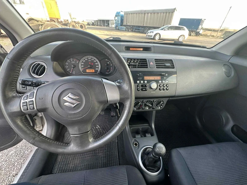 Suzuki Swift 1.3 i, снимка 9 - Автомобили и джипове - 51426660