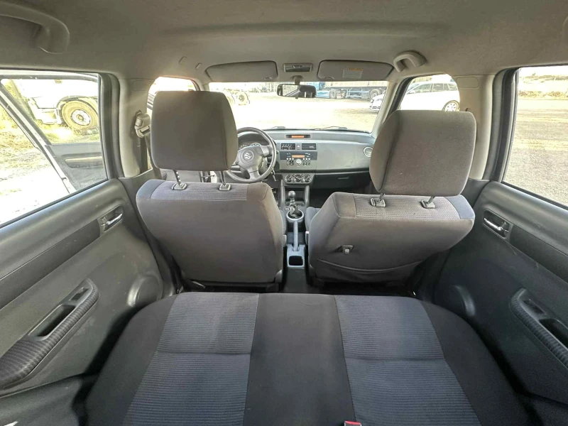 Suzuki Swift 1.3 i, снимка 10 - Автомобили и джипове - 51426660