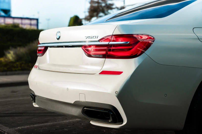 BMW 750 Li, снимка 7 - Автомобили и джипове - 52440236