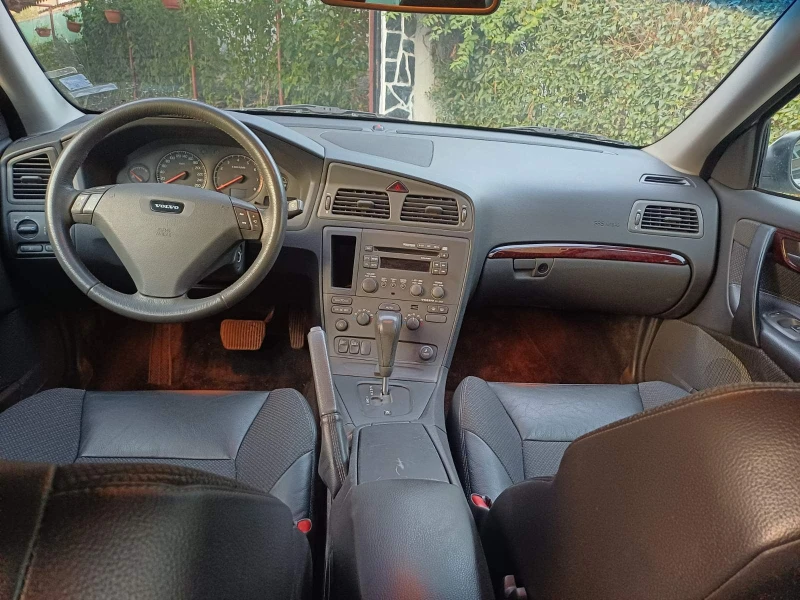 Volvo S60 2.4T, снимка 6 - Автомобили и джипове - 52189668