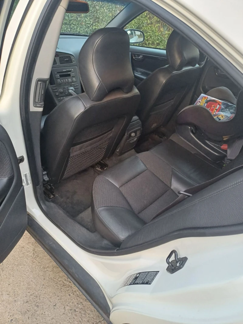 Volvo S60 2.4T, снимка 13 - Автомобили и джипове - 52189668