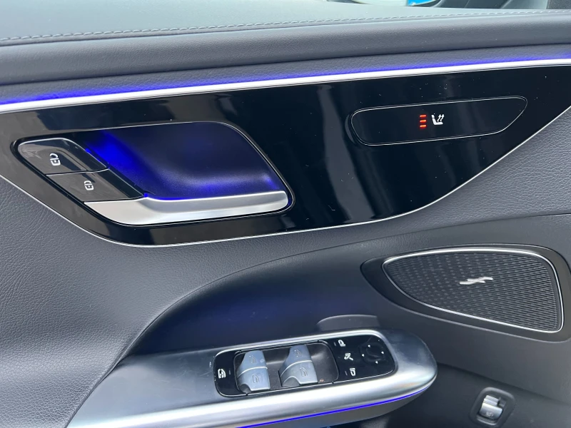 Mercedes-Benz C 300 D AMG Дистроник Led MBUX ТОП , снимка 13 - Автомобили и джипове - 52776281