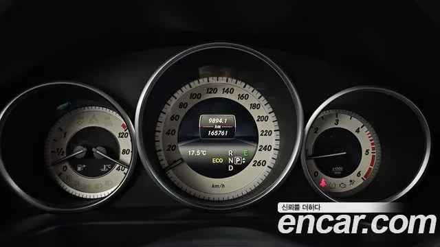 Mercedes-Benz E 250 BlueTec 4MATIC , снимка 8 - Автомобили и джипове - 54031723