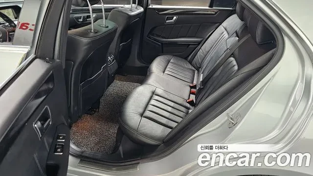 Mercedes-Benz E 250 BlueTec 4MATIC , снимка 14 - Автомобили и джипове - 54031723