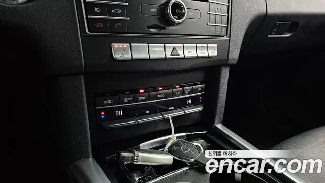 Mercedes-Benz E 250 BlueTec 4MATIC , снимка 9 - Автомобили и джипове - 54031723