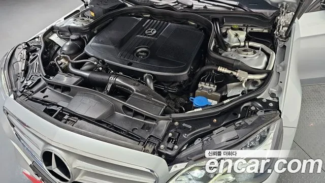 Mercedes-Benz E 250 BlueTec 4MATIC , снимка 15 - Автомобили и джипове - 54031723