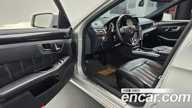 Mercedes-Benz E 250 BlueTec 4MATIC , снимка 5 - Автомобили и джипове - 54031723