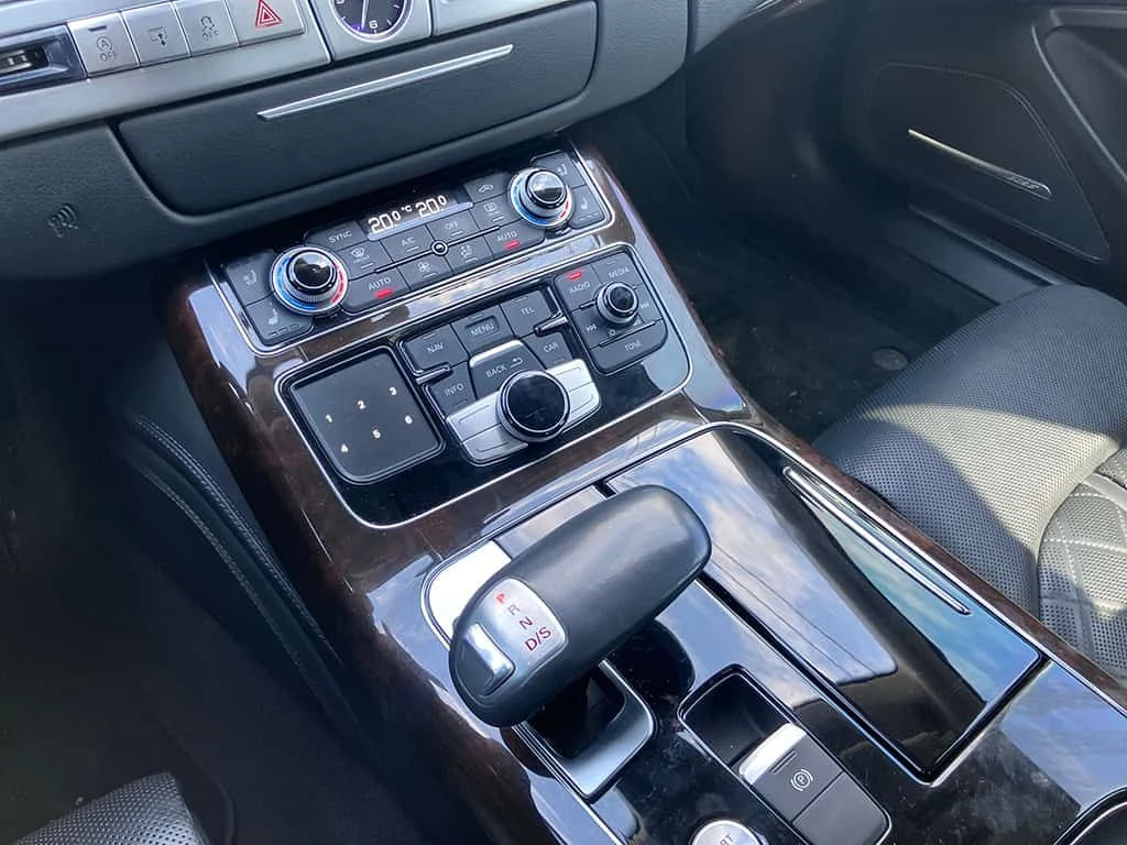 Audi A8  3.0L TDI /HEAD UP / BOSE / 360 / MATRIX/ОБДУХВАНЕ, снимка 17 - Автомобили и джипове - 53924255