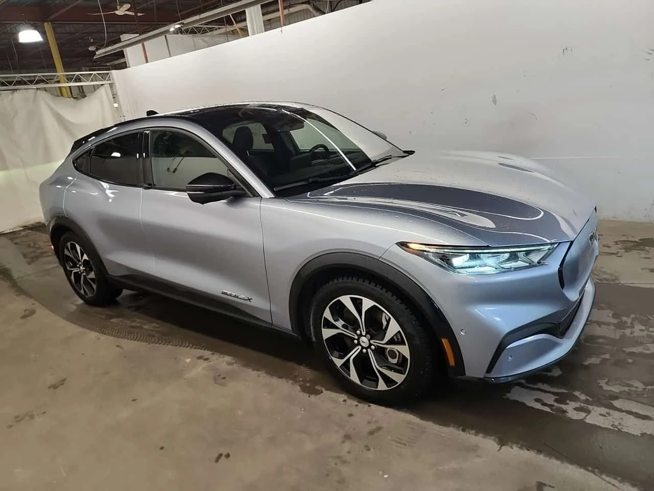 Ford Mustang Mach-E * PREMIUM * CARFAX * ЦЕНА ДО БГ, снимка 2 - Автомобили и джипове - 54080839