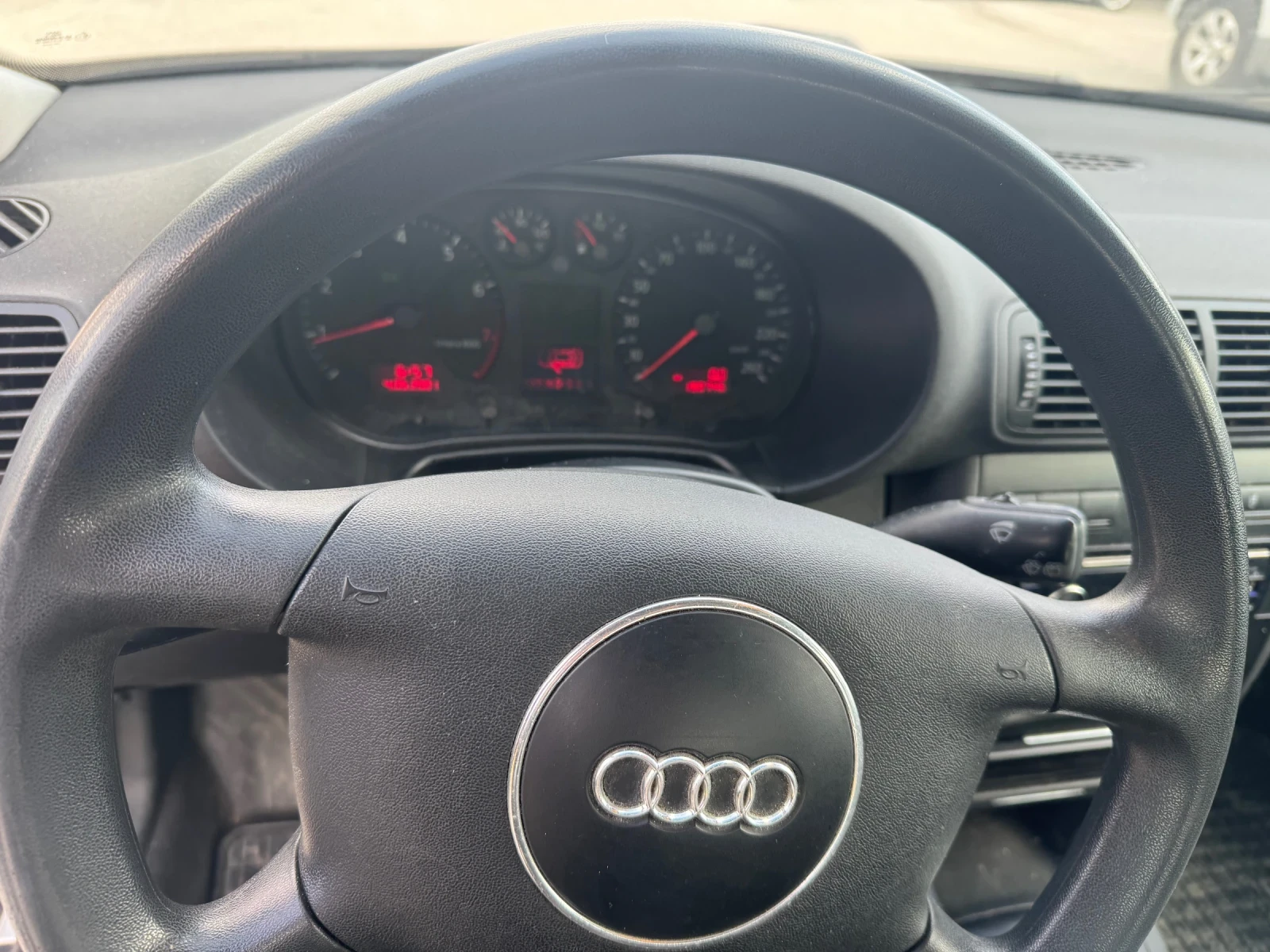 Audi A3 1.6i Automat , снимка 11 - Автомобили и джипове - 54157948