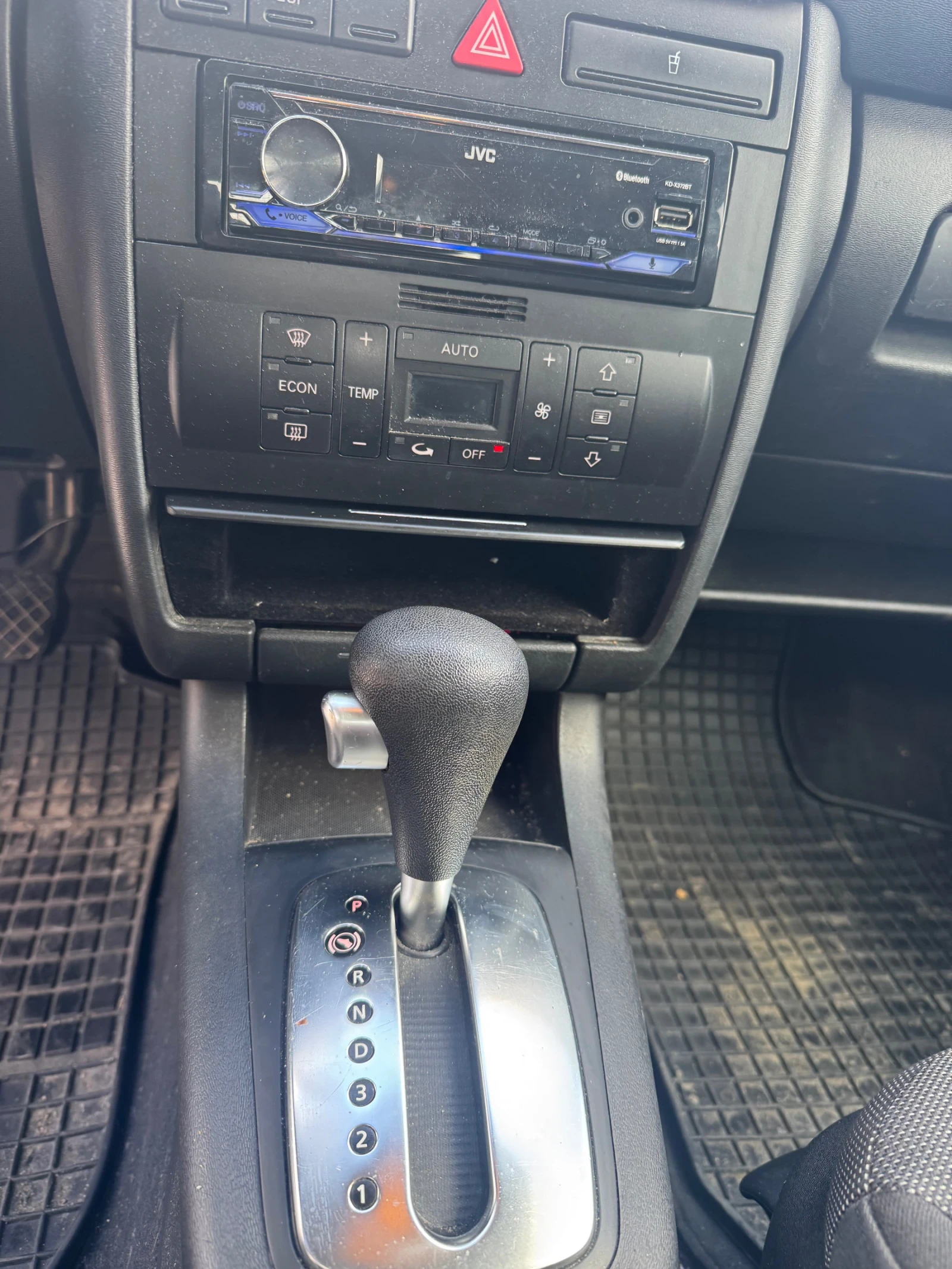 Audi A3 1.6i Automat , снимка 10 - Автомобили и джипове - 54157948