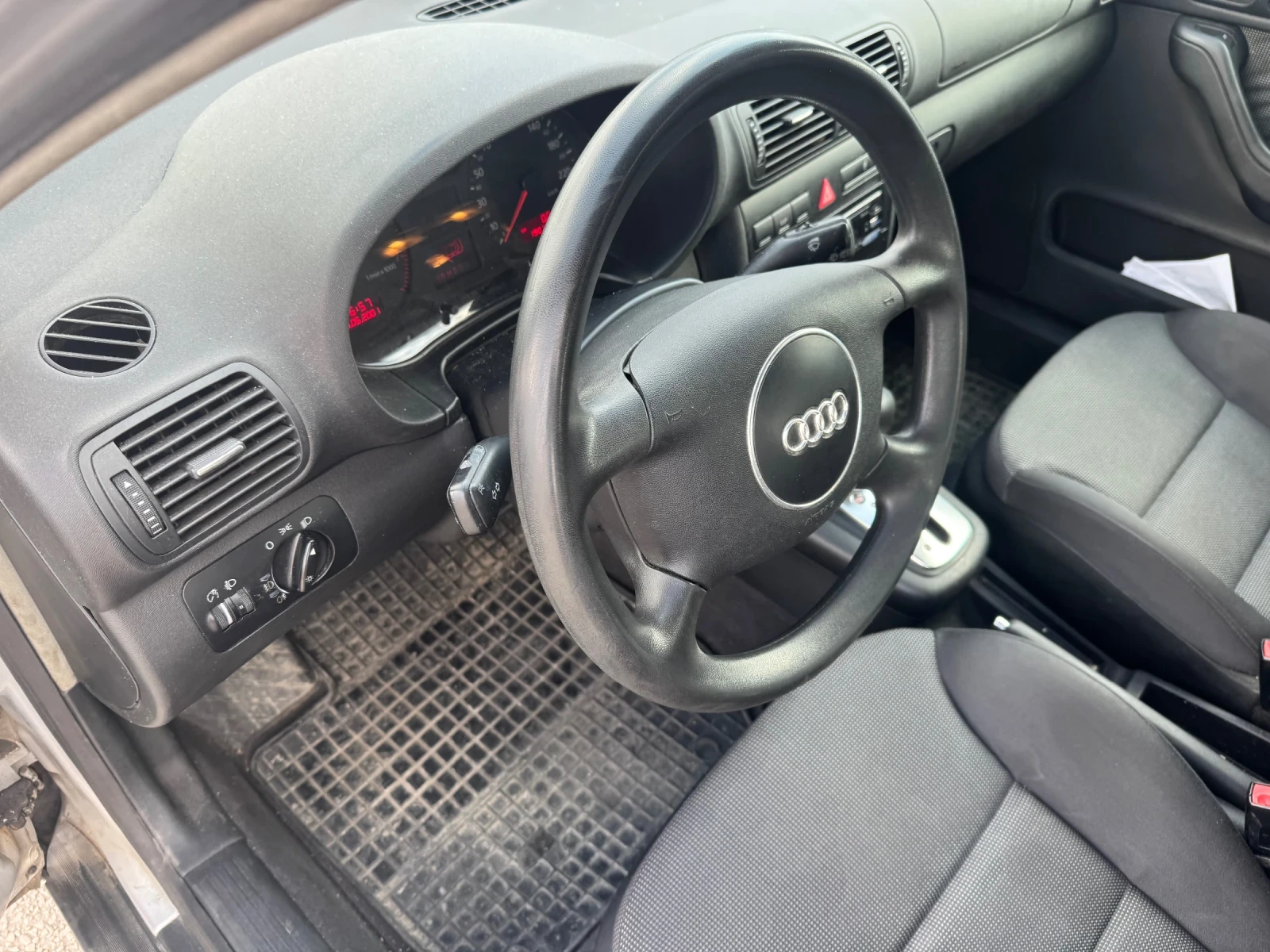 Audi A3 1.6i Automat , снимка 9 - Автомобили и джипове - 54157948