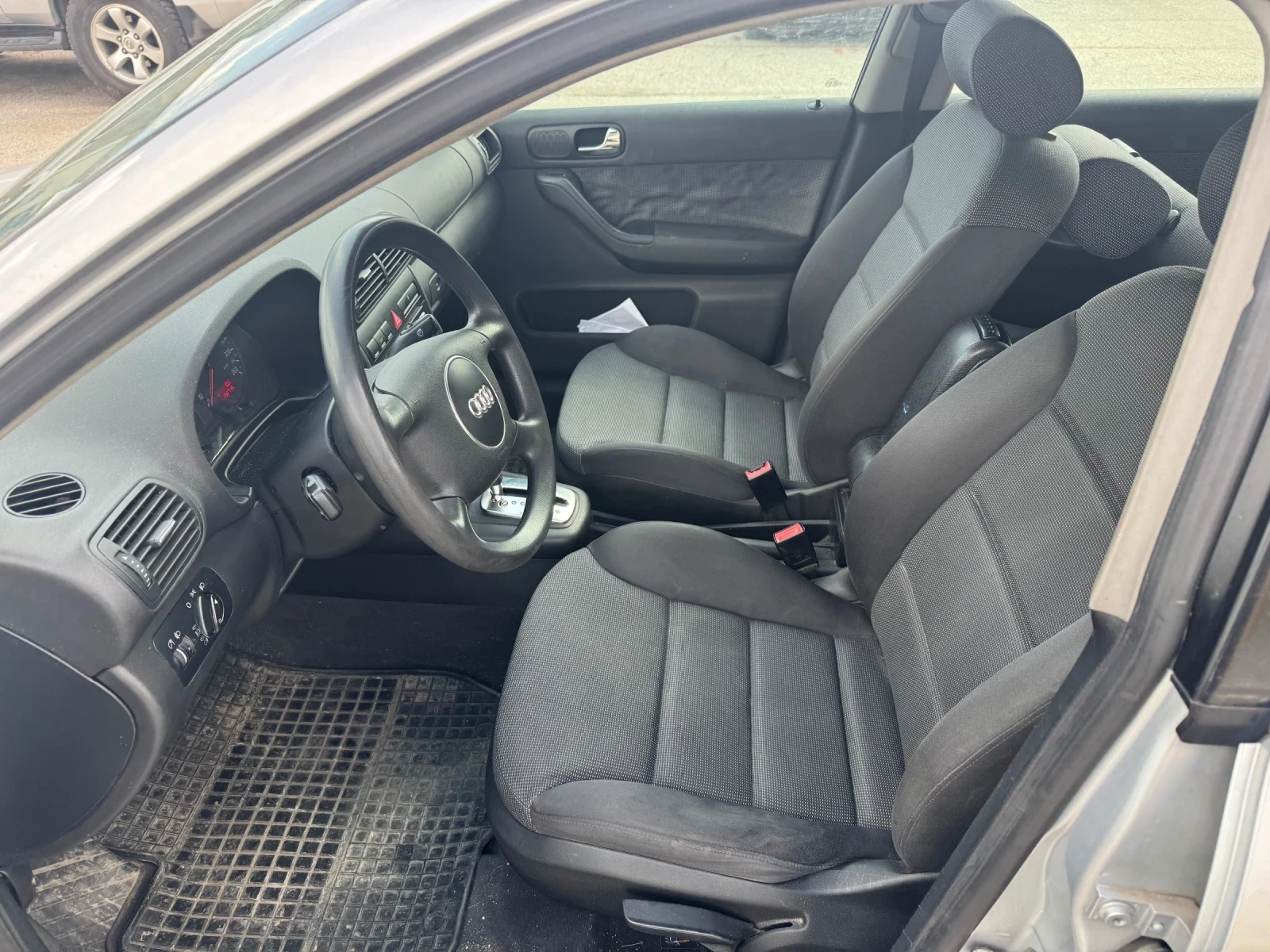 Audi A3 1.6i Automat , снимка 12 - Автомобили и джипове - 54157948