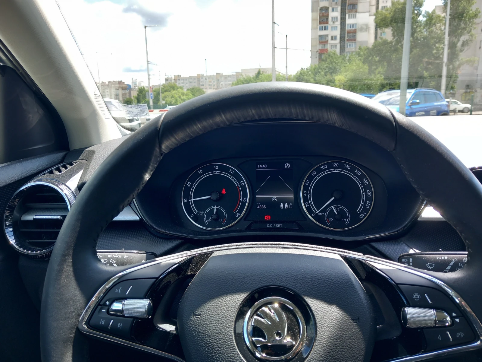 Skoda Fabia 1.0 MPI / 5MT, снимка 12 - Автомобили и джипове - 55414316