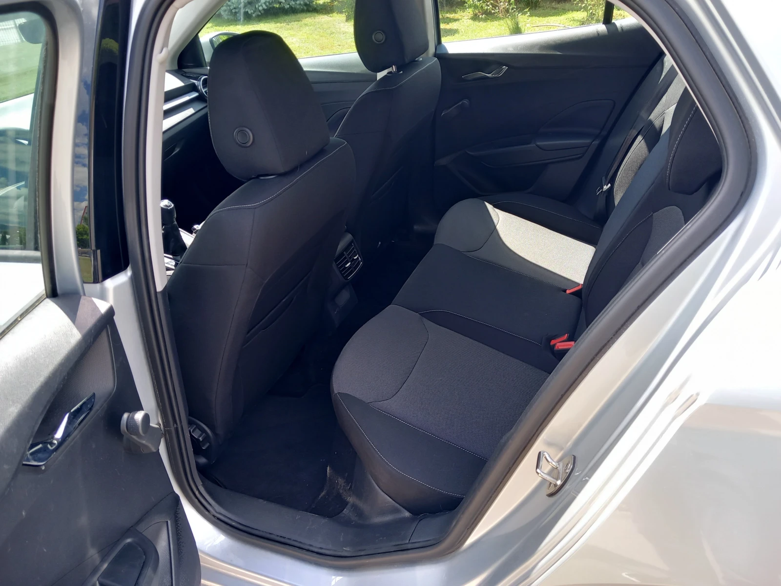 Skoda Fabia 1.0 MPI / 5MT, снимка 7 - Автомобили и джипове - 55414316