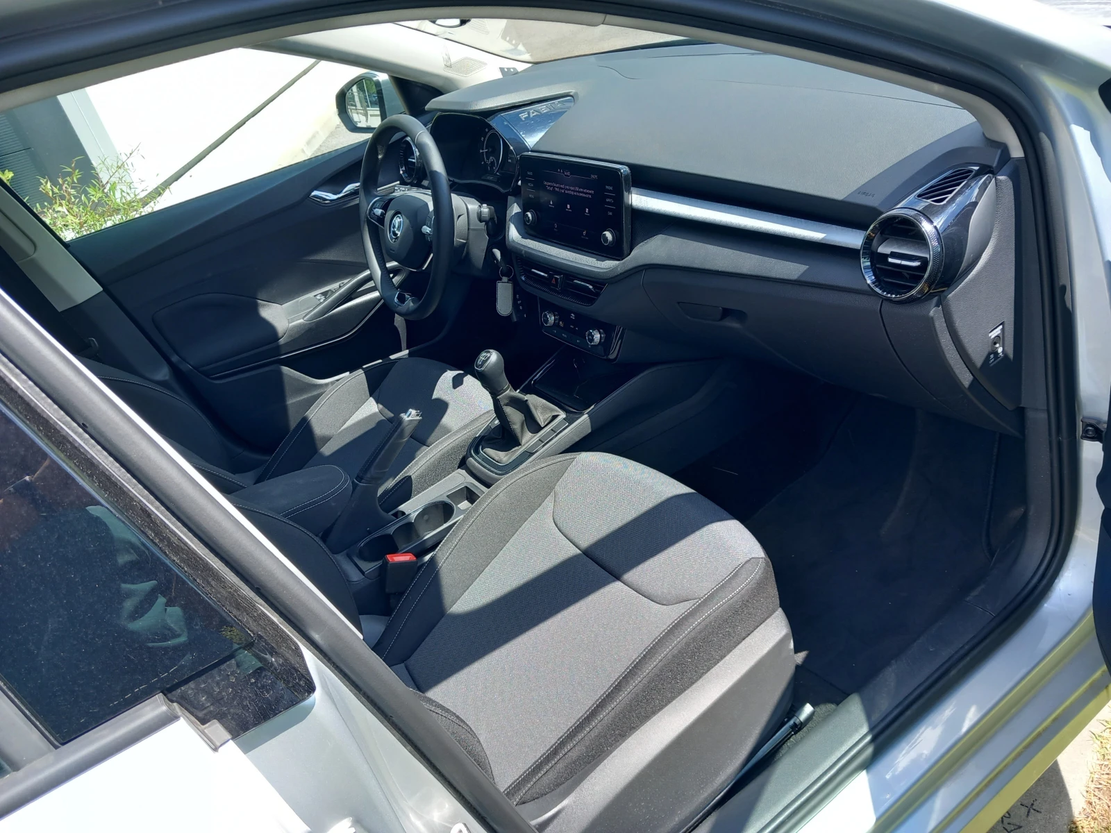 Skoda Fabia 1.0 MPI / 5MT, снимка 8 - Автомобили и джипове - 55414316