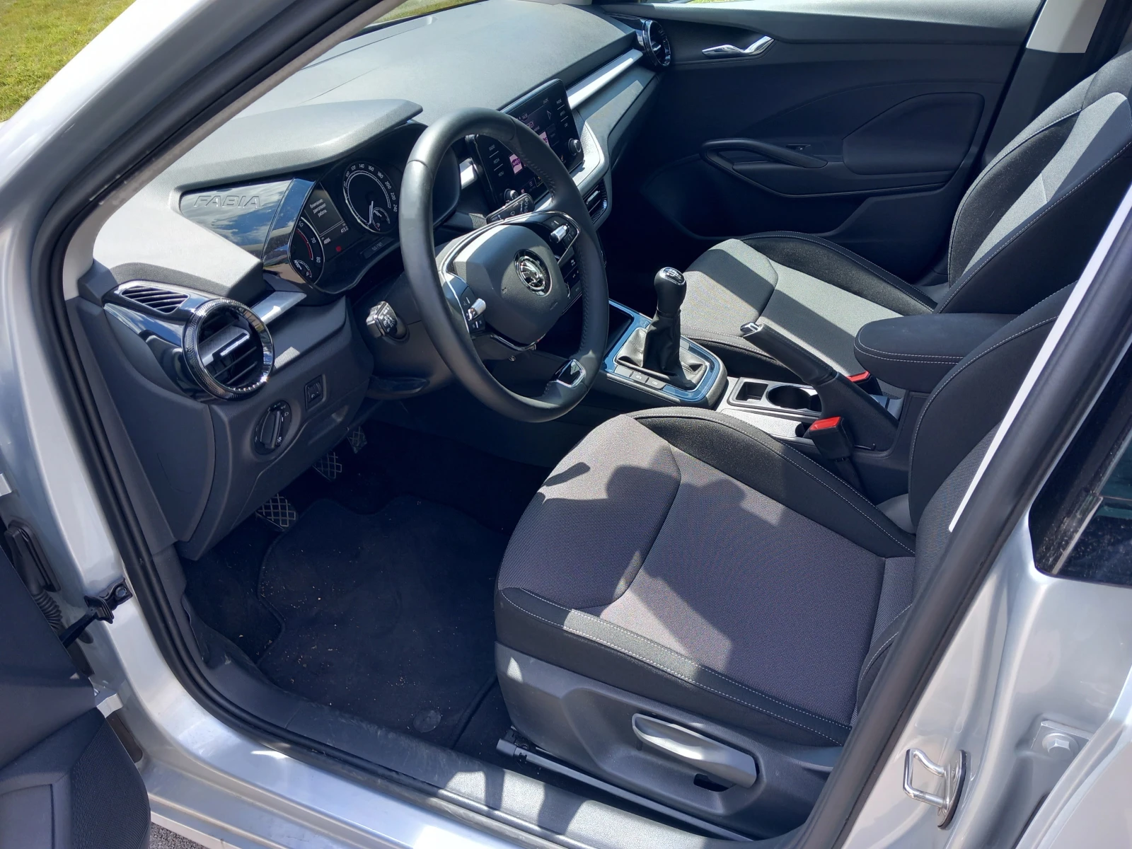 Skoda Fabia 1.0 MPI / 5MT, снимка 6 - Автомобили и джипове - 55414316