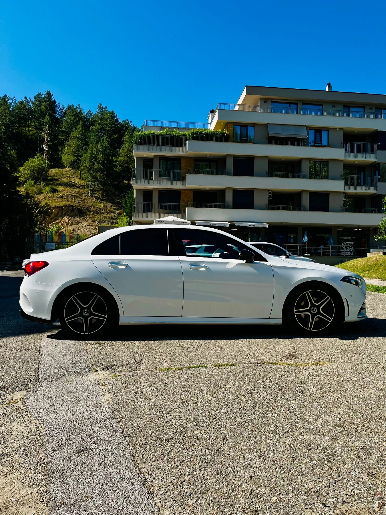 Mercedes-Benz A 200 AMG * MULTIBEAM LED* Panorama, снимка 2 - Автомобили и джипове - 55468870