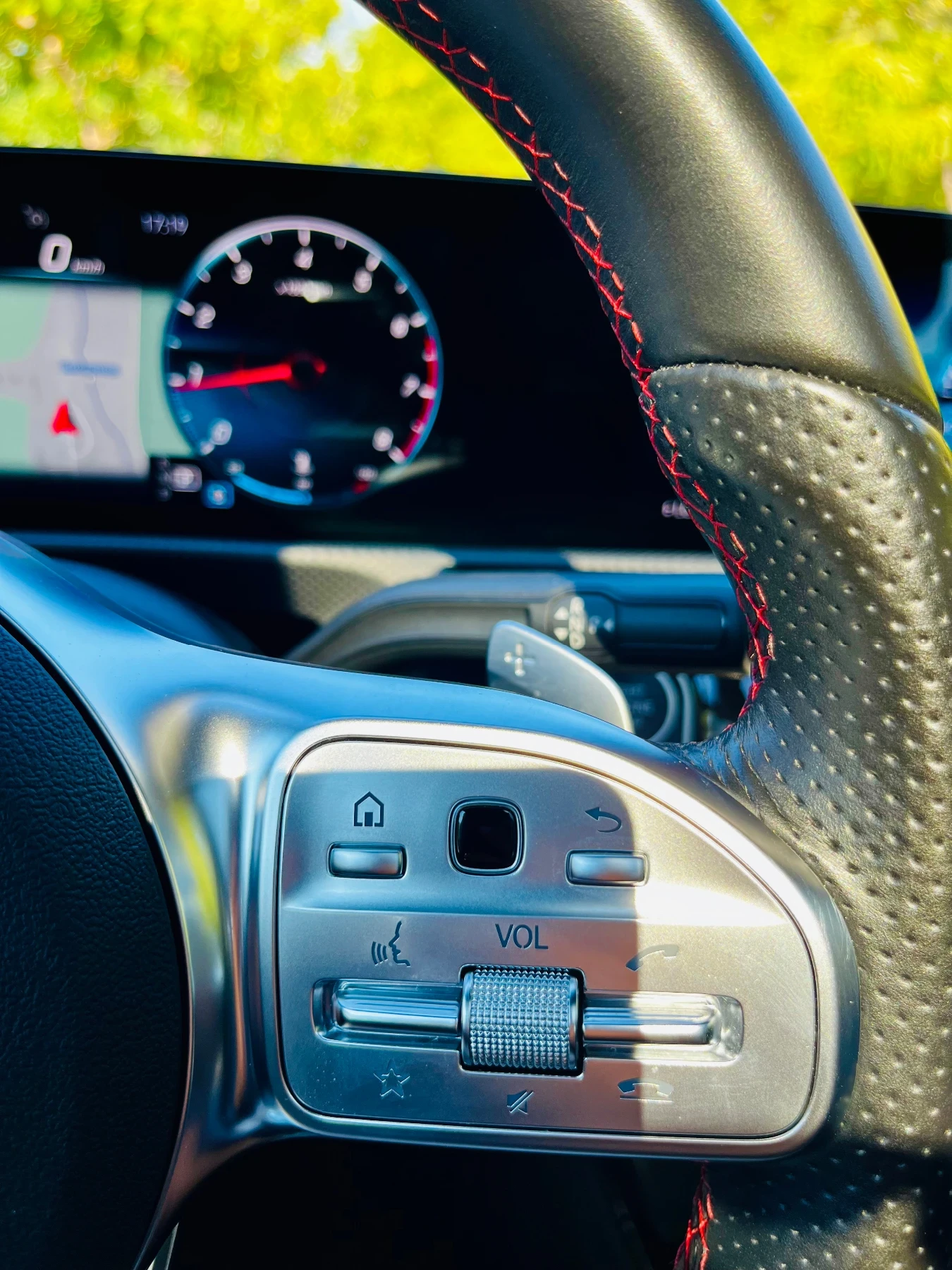 Mercedes-Benz A 200 AMG * MULTIBEAM LED* Panorama, снимка 8 - Автомобили и джипове - 55468870