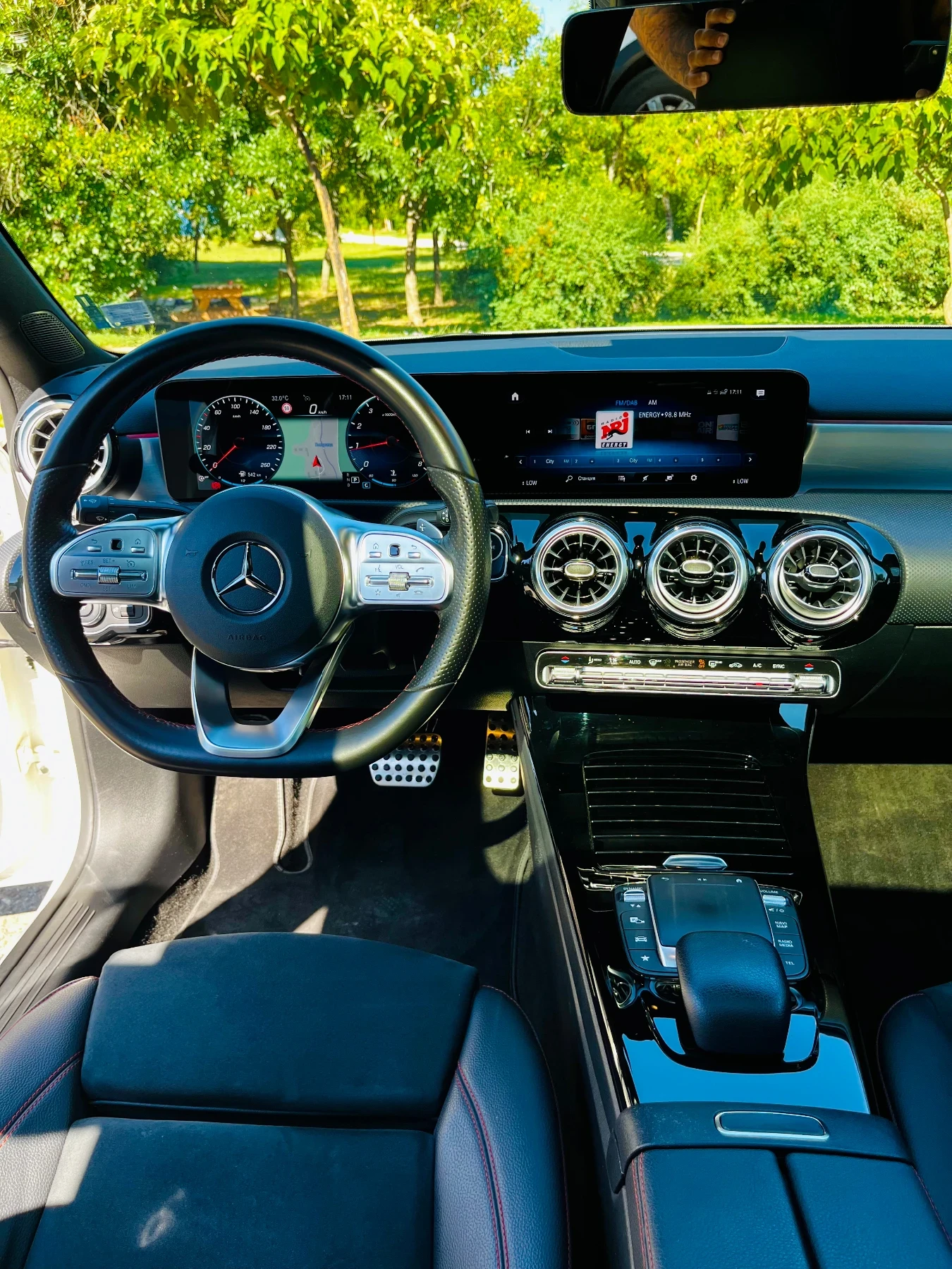 Mercedes-Benz A 200 AMG * MULTIBEAM LED* Panorama, снимка 7 - Автомобили и джипове - 55468870