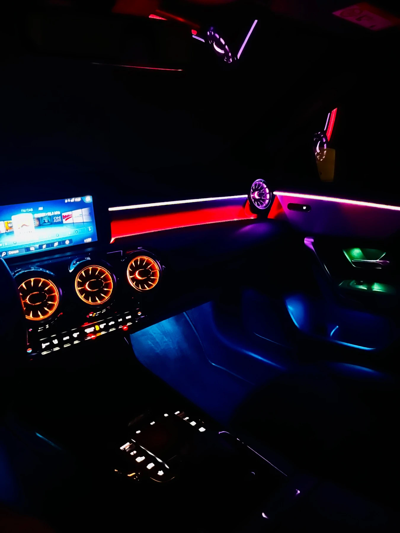 Mercedes-Benz A 200 AMG * MULTIBEAM LED* Panorama, снимка 14 - Автомобили и джипове - 55468870