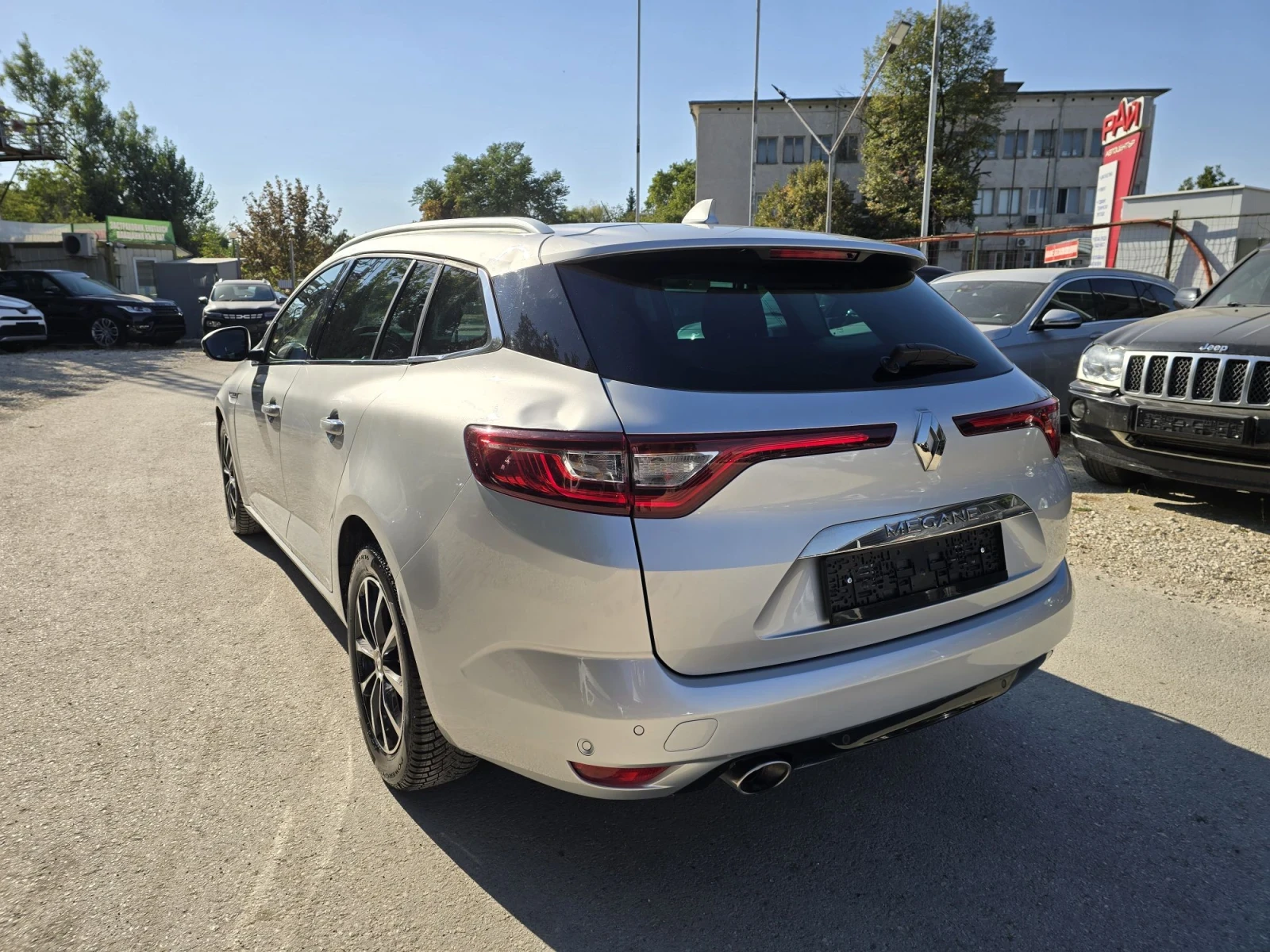 Renault Megane 1.5dci 110к.с Топ състояние , снимка 3 - Автомобили и джипове - 56165446