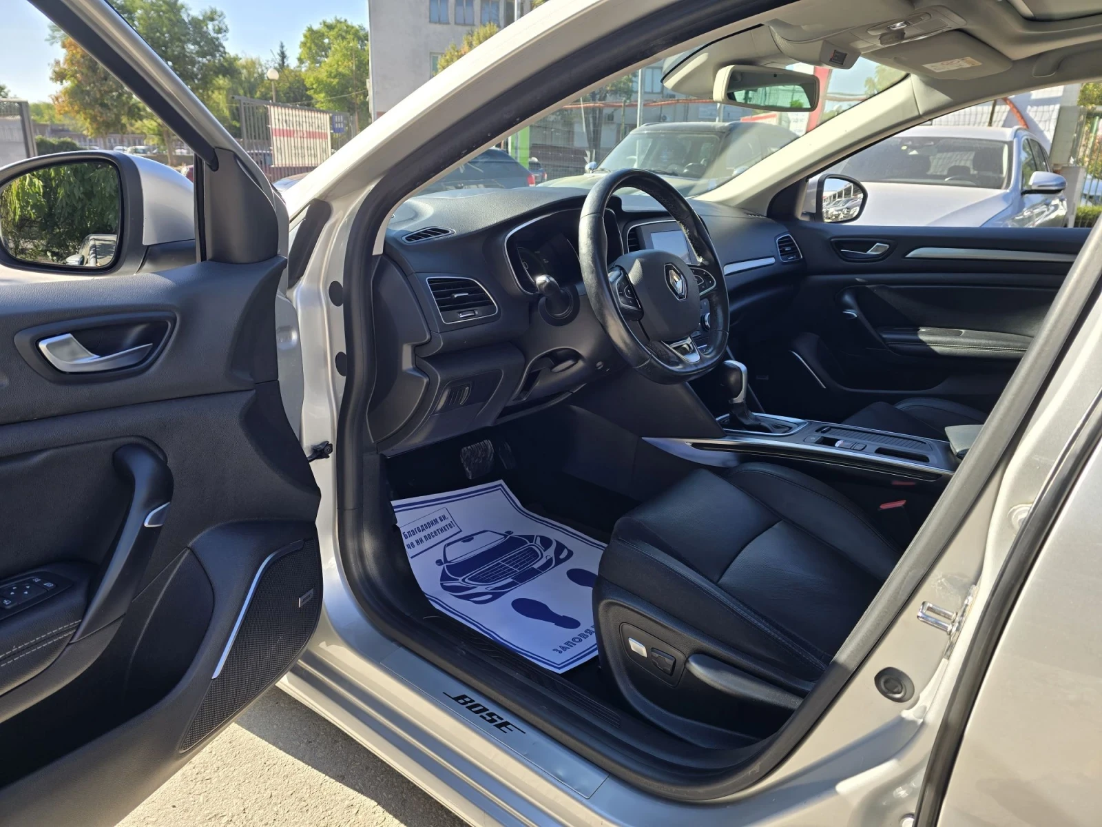 Renault Megane 1.5dci 110к.с Топ състояние , снимка 10 - Автомобили и джипове - 56165446