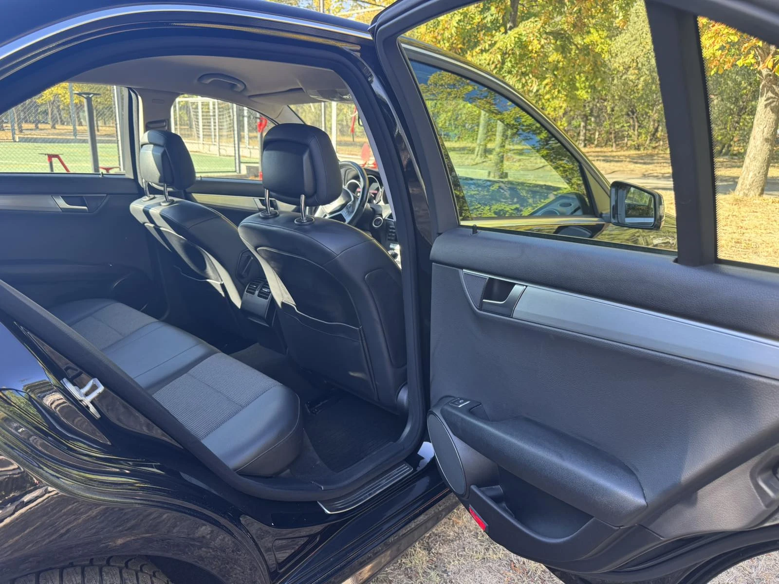 Mercedes-Benz C 250 CDI 4 MATIC, снимка 9 - Автомобили и джипове - 56347989