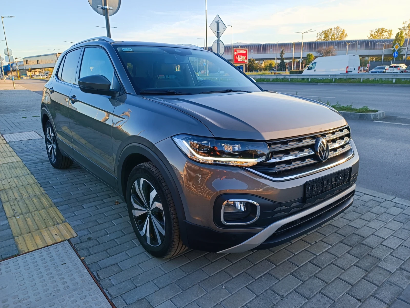 VW T-Cross КАТО НОВ 16 000км. РЕАЛНИ !, снимка 1